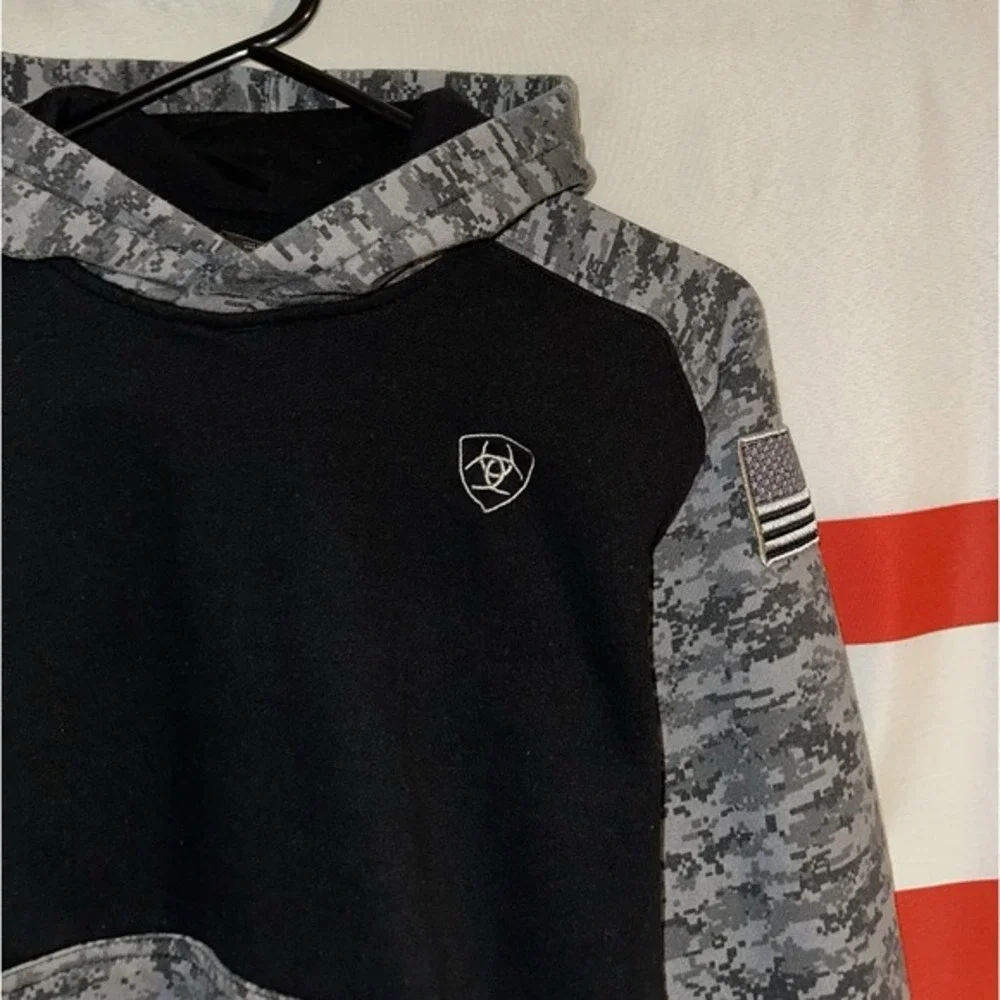 Ariat Hoodie Boys Medium Black Digital Camo USA American Flag‎ Youth